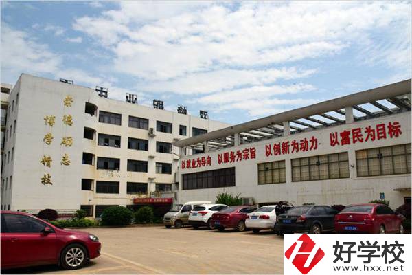 湖南有沒(méi)有招收復(fù)讀生的中專學(xué)校？有哪些招生專業(yè)？