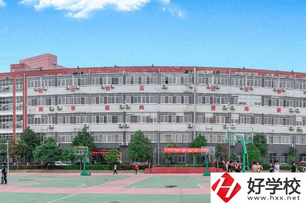 長沙中部鐵路航空中等職業(yè)學(xué)校怎么樣？專業(yè)有哪些？