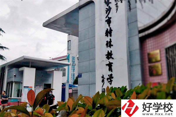 長(zhǎng)沙學(xué)服裝設(shè)計(jì)可以去哪些中職？專業(yè)好就業(yè)嗎？