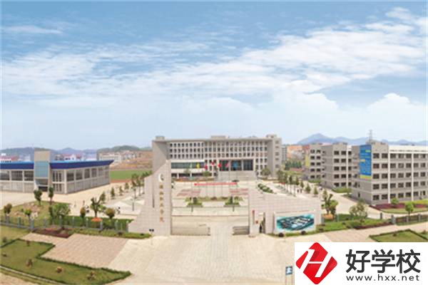 在婁底有開設(shè)航空專業(yè)的職校嗎？學(xué)航空專業(yè)有前途嗎？