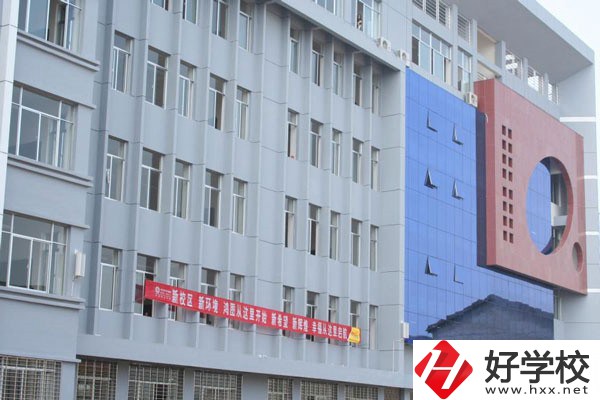 張家界有沒有招往屆生、插班生、轉學生的職校？