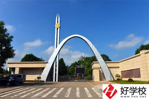 長(zhǎng)沙縣職業(yè)中專(zhuān)學(xué)校的辦學(xué)條件如何？
