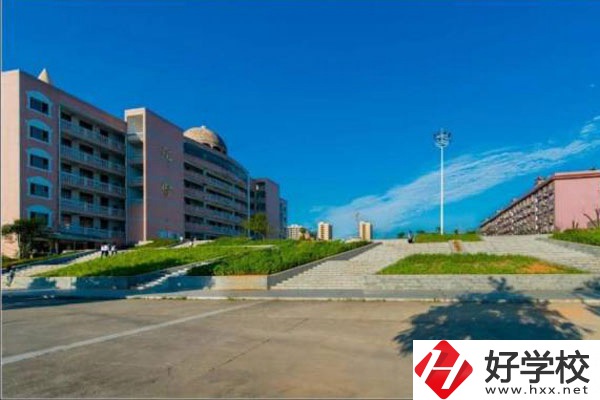 婁底幼兒師范高等?？茖W(xué)校教學(xué)樓