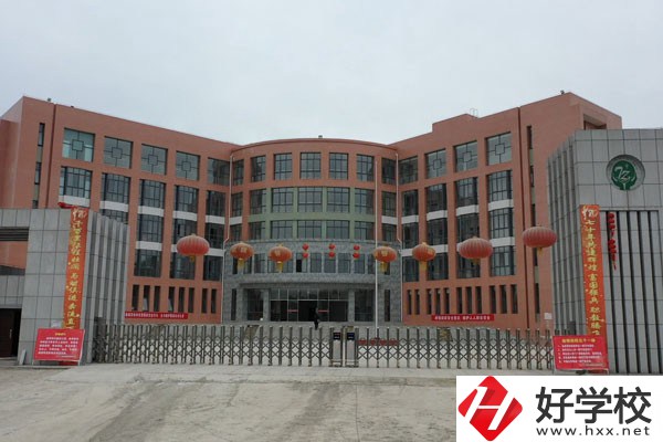 花垣縣職業(yè)高級(jí)中學(xué)辦學(xué)條件好不好？有哪些特色？