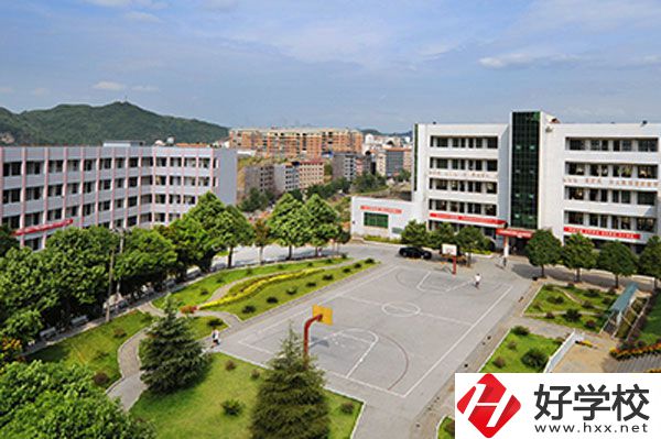 在瀘溪縣第一職業(yè)中學(xué)學(xué)平面設(shè)計(jì)怎么樣？