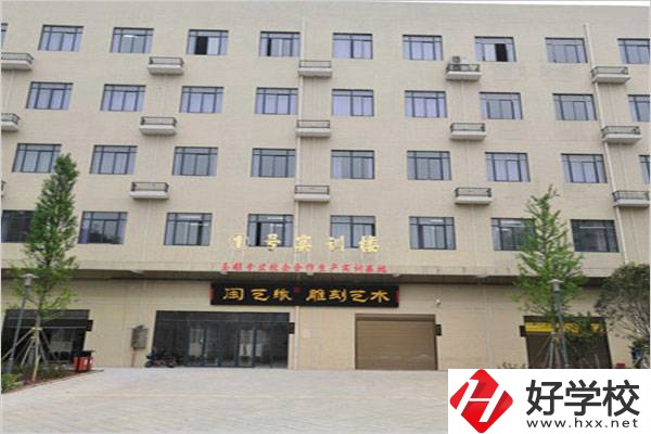 郴州市臨武縣中專學(xué)校有什么專業(yè)？畢業(yè)能做什么？