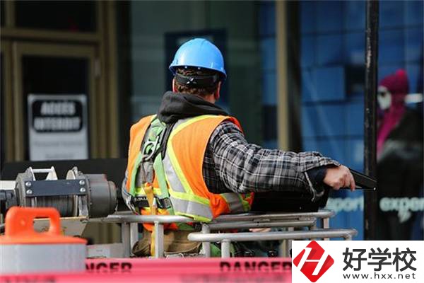 湖南中職學校什么專業(yè)“錢”途最好？有什么優(yōu)缺點？