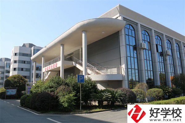 湖南有特色專業(yè)的中專有哪幾所？特色在哪里？