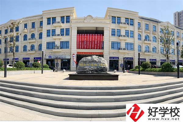 湖南大漢技工學(xué)校是怎么收費(fèi)的？有沒(méi)有補(bǔ)貼？