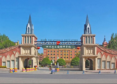 郫縣希望職業(yè)學(xué)校就是五月花學(xué)校嗎？