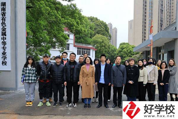 湖南省有色金屬中等專業(yè)學校的學費大概是多少？