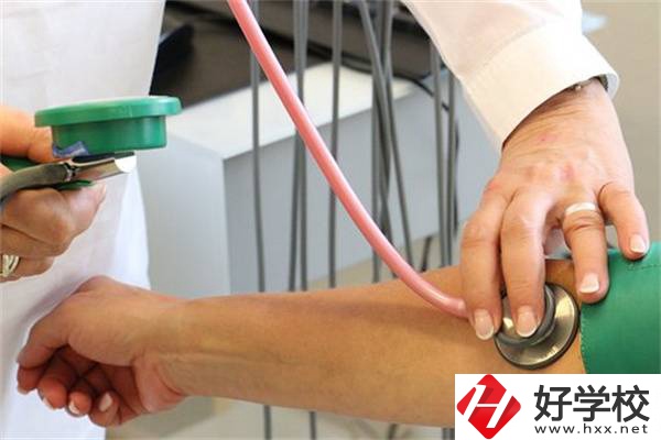 郴州有開設(shè)護(hù)理專業(yè)的中職嗎？哪些專業(yè)開設(shè)較多？