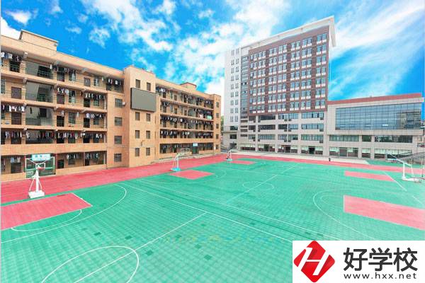 湖南省經(jīng)濟(jì)貿(mào)易職業(yè)中專學(xué)校運(yùn)動(dòng)場