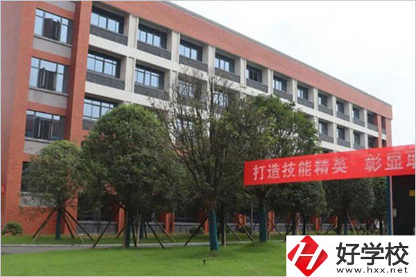 南縣職業(yè)中等專業(yè)學(xué)校的辦學(xué)條件怎么樣？有哪些專業(yè)？
