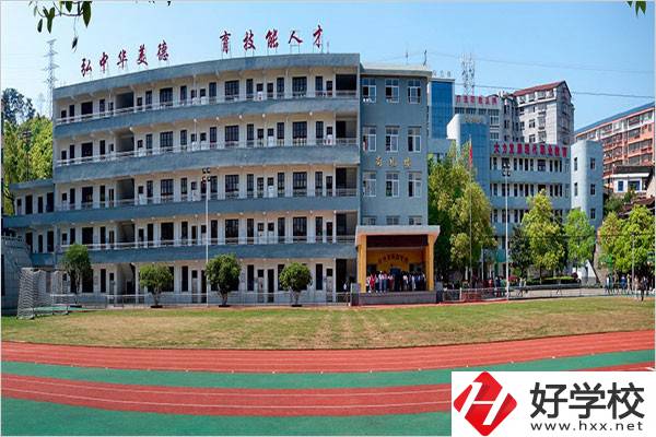 懷化市旅游學(xué)校是公辦的嗎？學(xué)費(fèi)情況怎么樣？