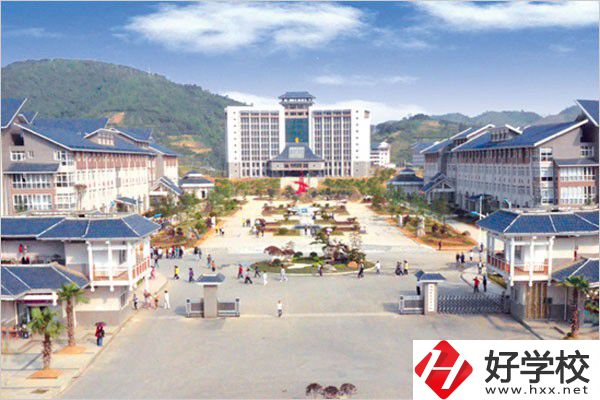 湘西州經濟貿易學校大門