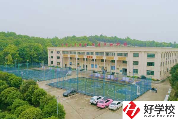 長沙市湘華中等職業(yè)學(xué)校地址在哪？校長是誰？