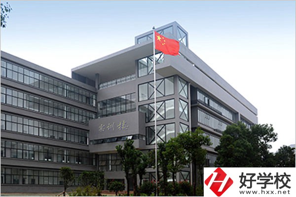 湘潭鋼鐵集團(tuán)職業(yè)中專學(xué)校有哪些辦學(xué)優(yōu)勢(shì)？