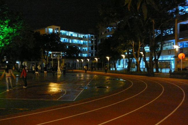 泉州財貿職業(yè)技術學校校園夜景
