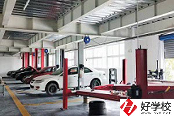 湖南華中工業(yè)技工學(xué)校的辦學(xué)特色有哪些方面？