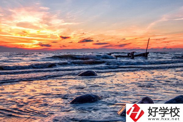 如何報(bào)名湖南護(hù)理學(xué)校？學(xué)費(fèi)是多少？