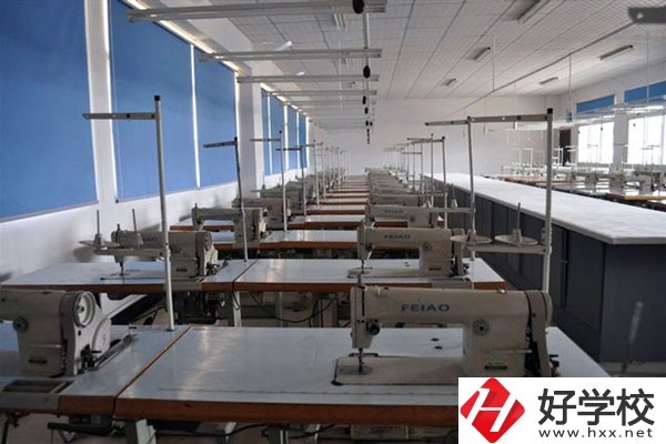 湘西民族職業(yè)技術(shù)學院實訓室
