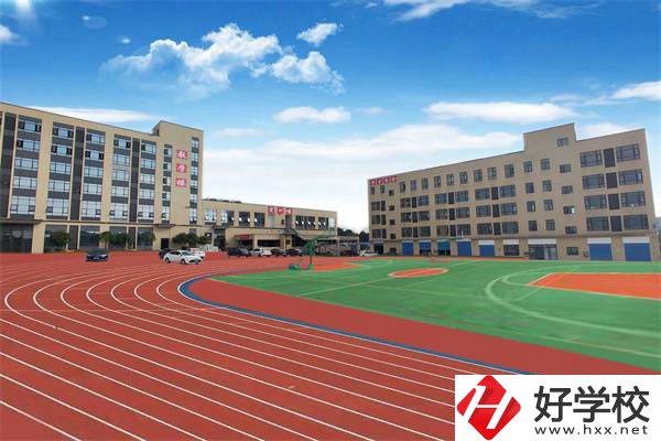 婁底衛(wèi)校招初中生嗎？學(xué)費(fèi)貴嗎？