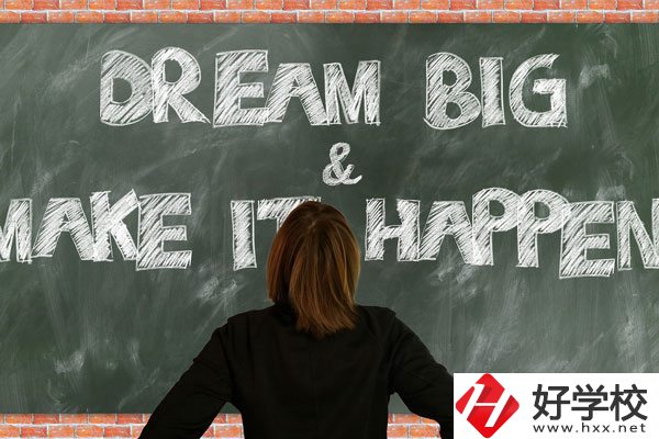 長沙鐵航職業(yè)中等技術(shù)學(xué)校有哪些專業(yè)？學(xué)費貴不貴？