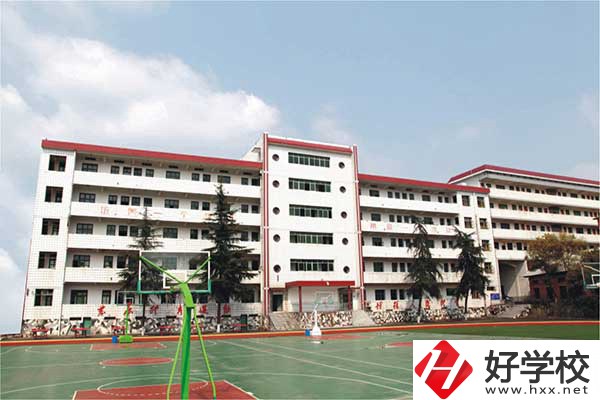 益陽的技工學(xué)校什么時(shí)候可以報(bào)名？入學(xué)需要注意什么？