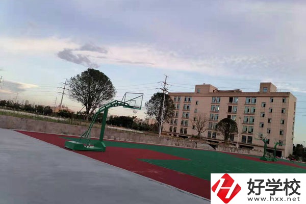 湘潭計(jì)算機(jī)技術(shù)學(xué)校是技校嗎？有什么專(zhuān)業(yè)？