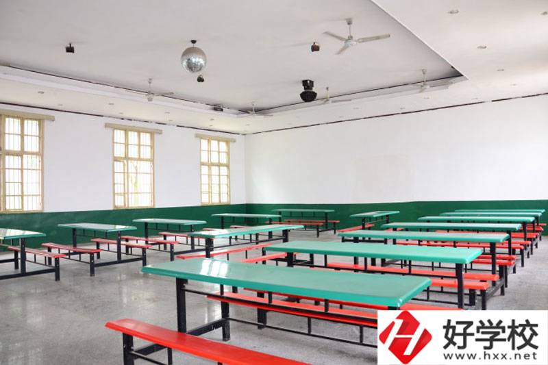 衡陽(yáng)計(jì)算機(jī)學(xué)校怎么樣？有些什么專業(yè)？