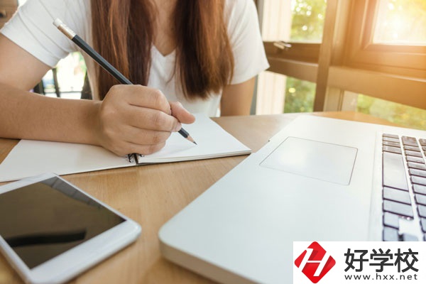 南岳區(qū)職業(yè)中等專業(yè)學校環(huán)境好不好，宿舍怎么樣？