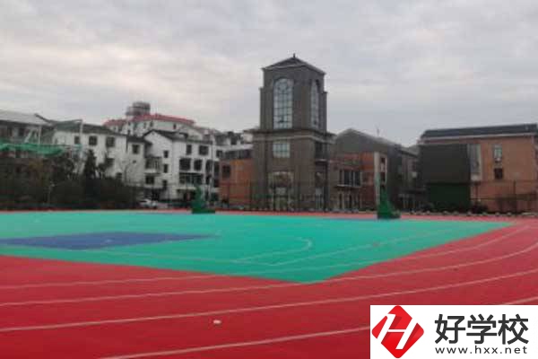 長沙科技工程學(xué)校操場(chǎng)