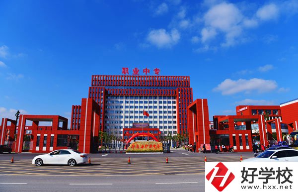 華容縣職業(yè)中專值得報(bào)考么？學(xué)校環(huán)境怎么樣？