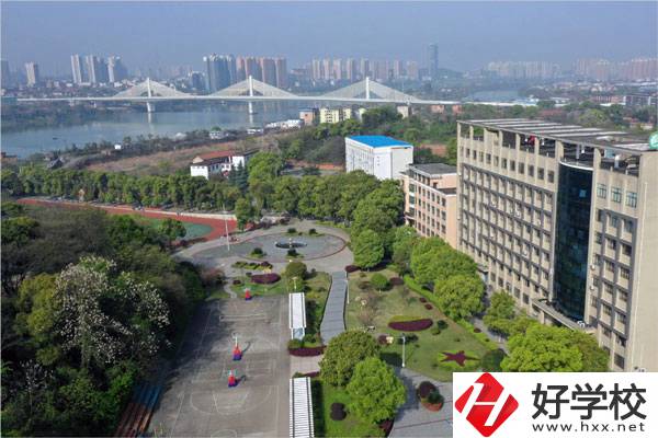 核工業(yè)衛(wèi)生學(xué)校運動場