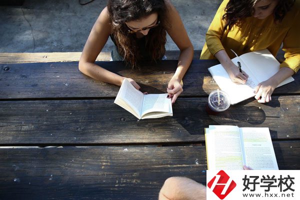 在懷化有什么職?？梢詫W(xué)習(xí)幼師？好不好？