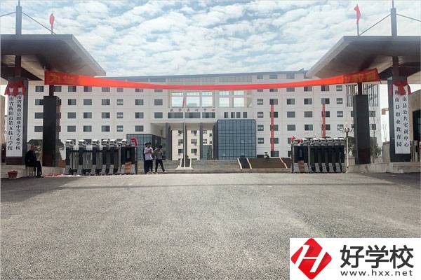 想在衡陽學(xué)計算機(jī)平面設(shè)計專業(yè)，這所學(xué)校你一定要看！