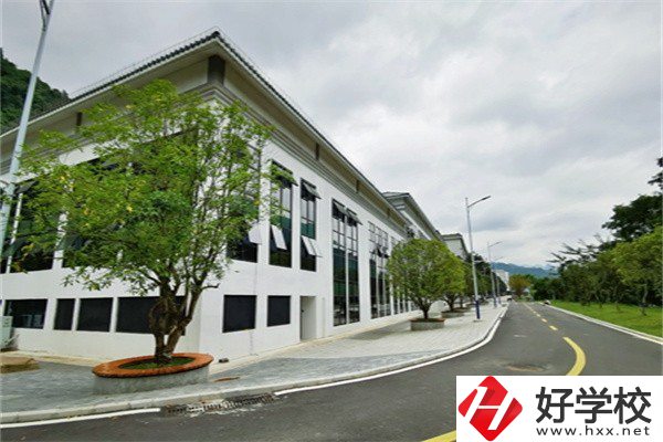 張家界公辦職高有哪幾所？一年學(xué)費(fèi)多少？