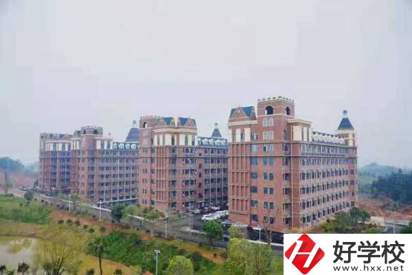 長沙市拔萃中等職業(yè)學(xué)校地址在哪？有哪些來校路線？