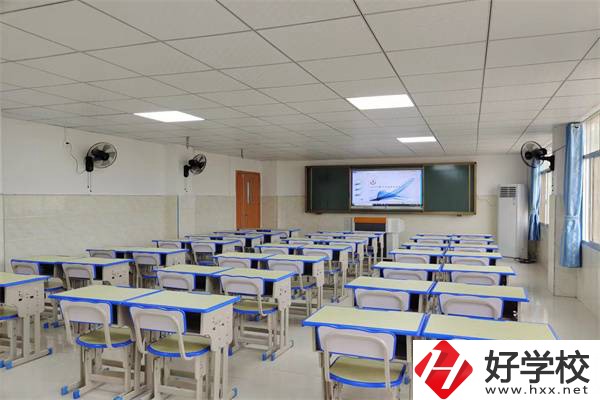 九嶷工業(yè)學校是私立的嗎？學費要多少一年？
