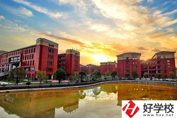 桃江縣職業(yè)中專(zhuān)開(kāi)設(shè)了哪些熱門(mén)專(zhuān)業(yè)？