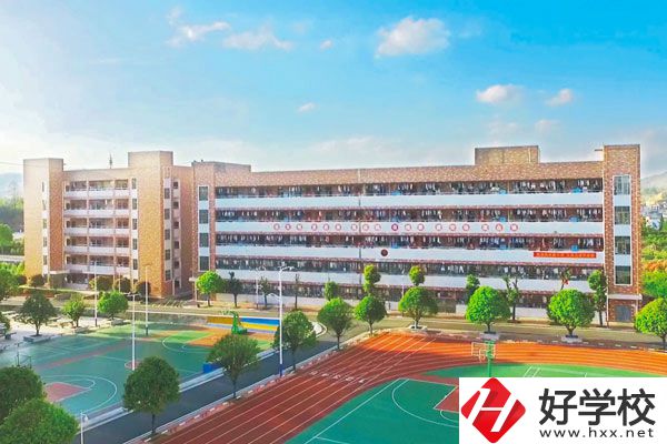 武岡市職業(yè)中專學校好嗎？收費高嗎？