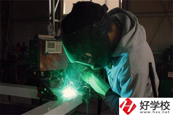 在湖南選擇技校就讀有什么優(yōu)勢(shì)？讀技校怎么樣？