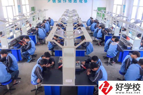 長(zhǎng)沙學(xué)服裝設(shè)計(jì)可以去哪些中職？專業(yè)好就業(yè)嗎？