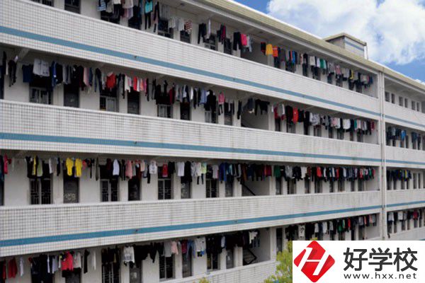 桃江縣職業(yè)中專學(xué)校辦學(xué)條件怎么樣？