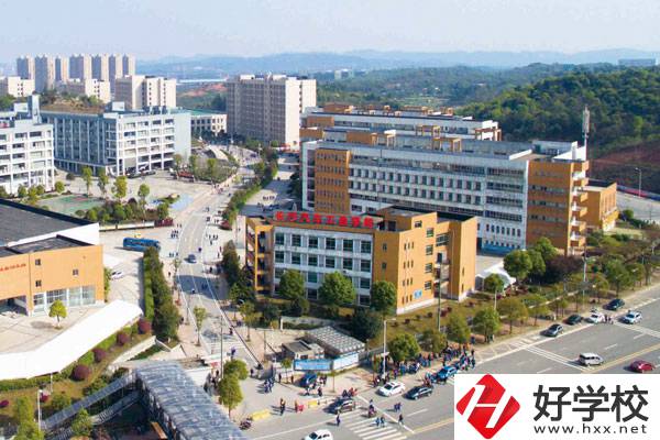 長(zhǎng)沙汽車(chē)工業(yè)學(xué)校收費(fèi)水平怎樣，如何收取費(fèi)用？