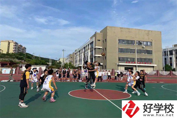 郴州市城市經(jīng)濟職校的管理嚴(yán)格嗎？