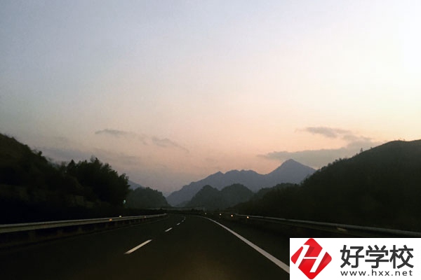 常德財(cái)經(jīng)中等專業(yè)學(xué)校重點(diǎn)建設(shè)的專業(yè)有哪些？