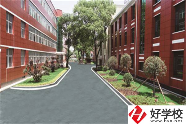 在婁底有開(kāi)設(shè)航空專業(yè)的職校嗎？學(xué)航空專業(yè)有前途嗎？