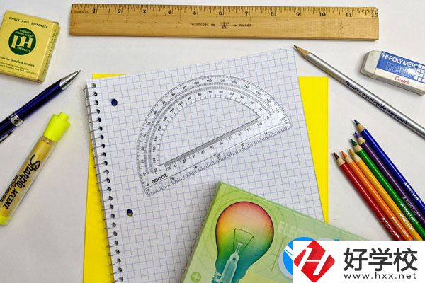 湘潭交通職業(yè)學(xué)校學(xué)費(fèi)貴不貴，宿舍怎么樣？